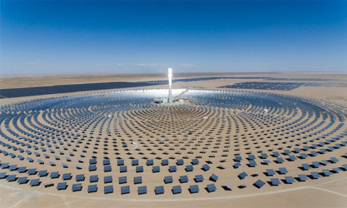 Giant solar thermal power plant in the desert
